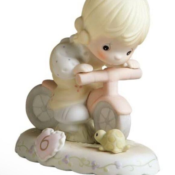 Precious Moments Figurine "Growing In Grace Age 6" - Picture 2 of 3